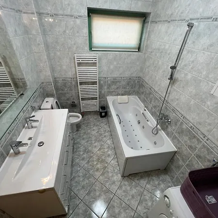 1 Apartment *